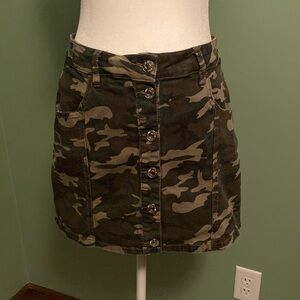 Perfect condition size 9 Almost Famous high rise camo skirt